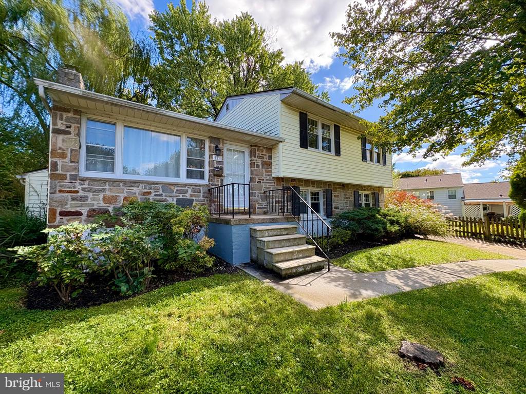 503 FAIRWAY COURT
