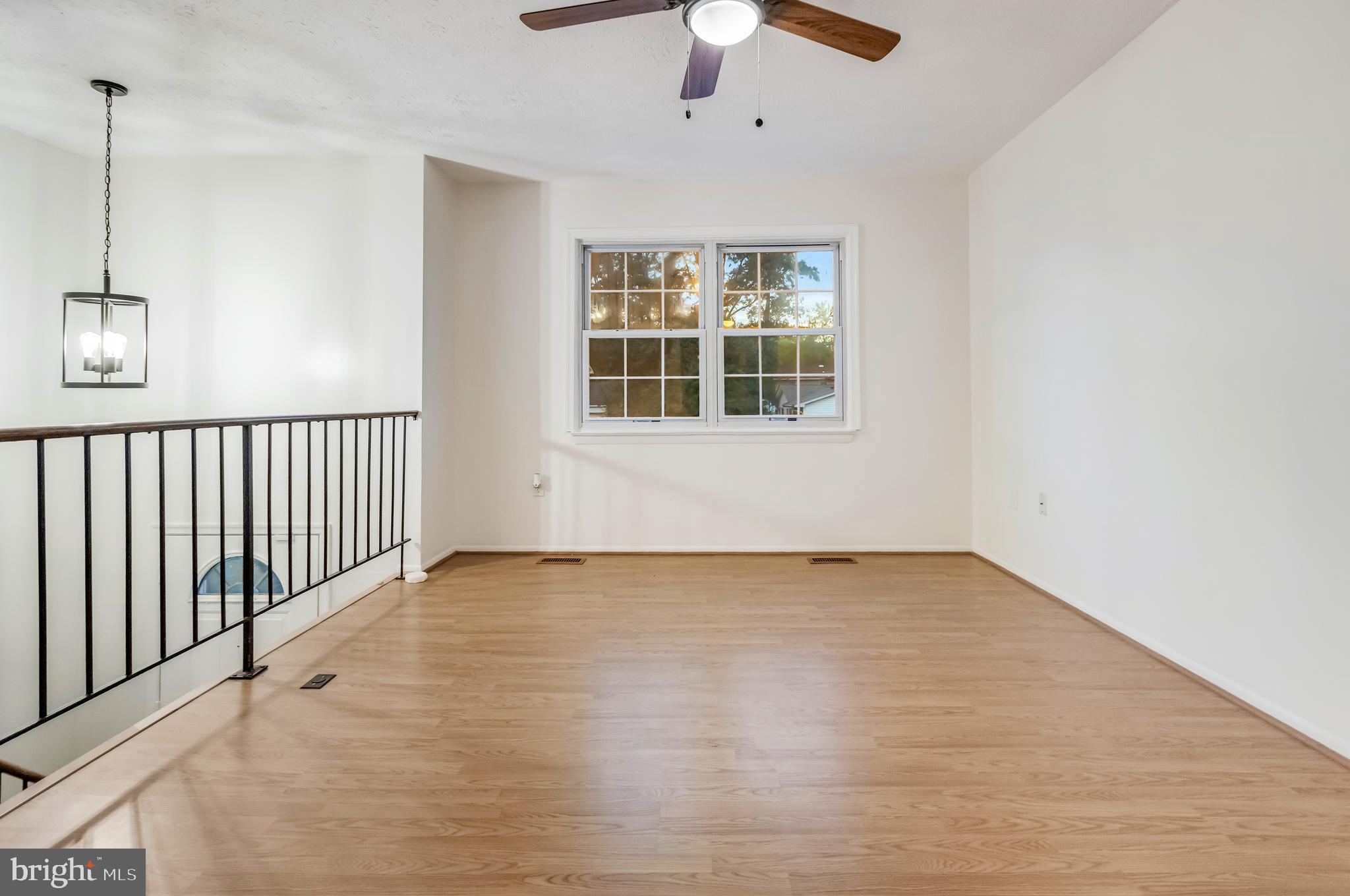 606 UNIVERSITY DRIVE