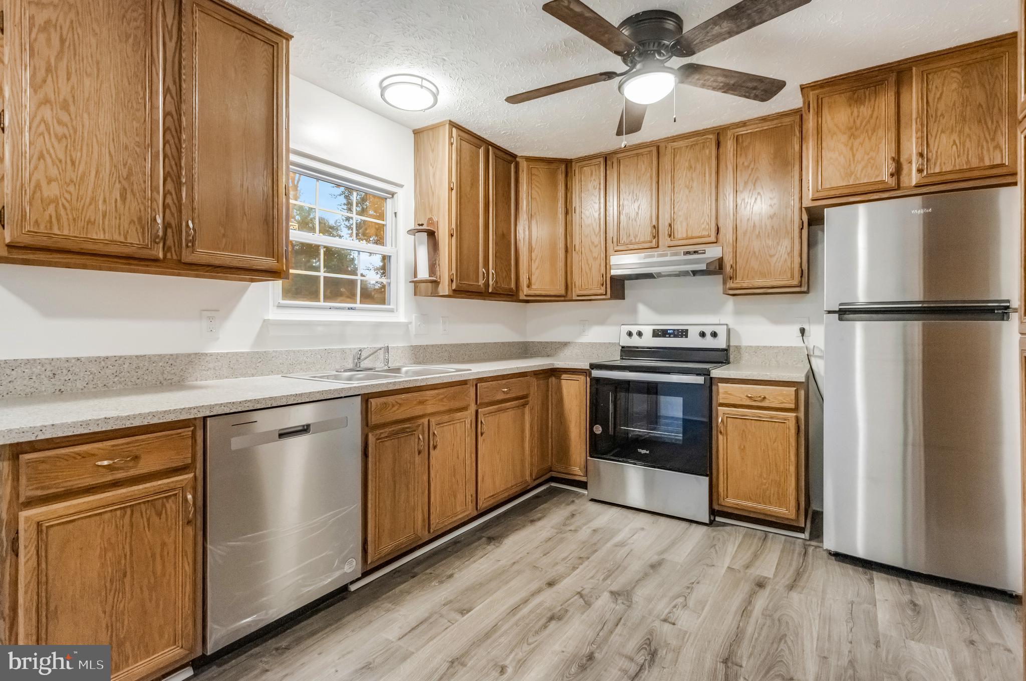 606 UNIVERSITY DRIVE