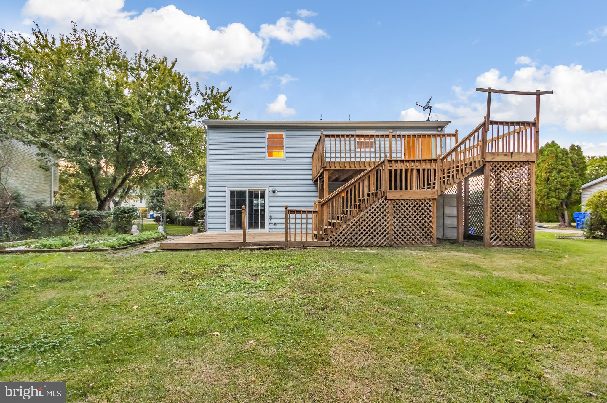 606 UNIVERSITY DRIVE