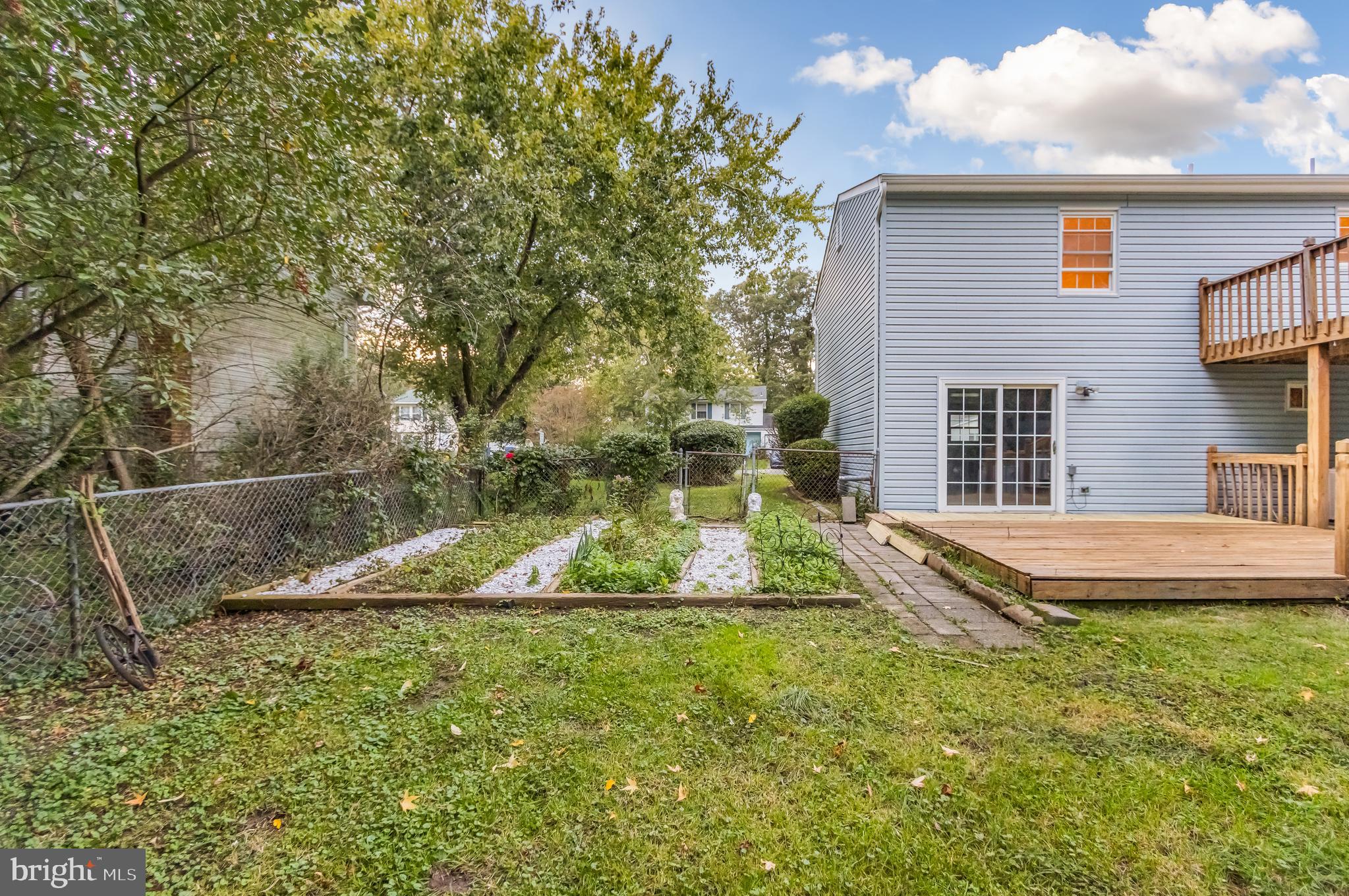 606 UNIVERSITY DRIVE