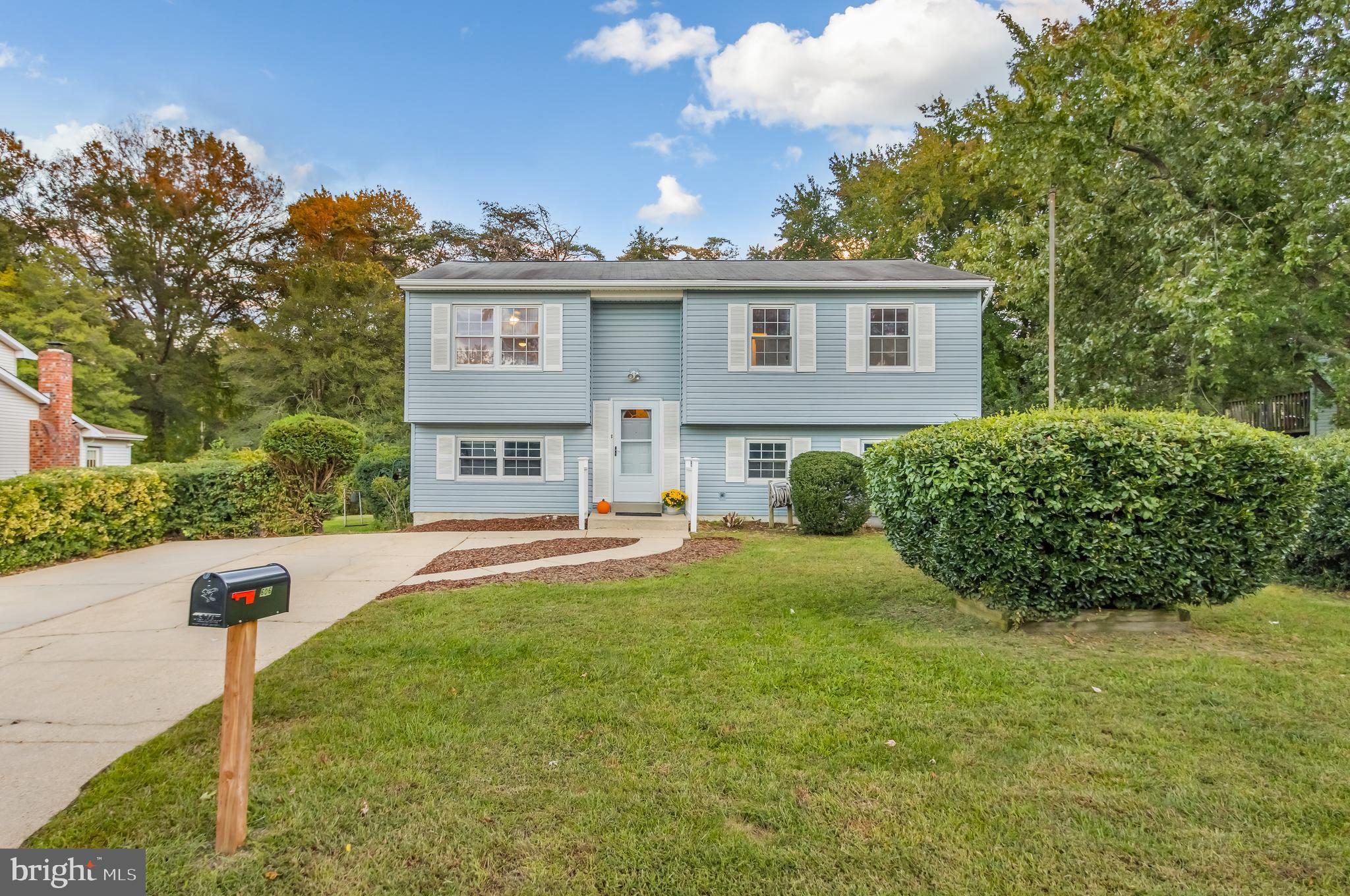 606 UNIVERSITY DRIVE