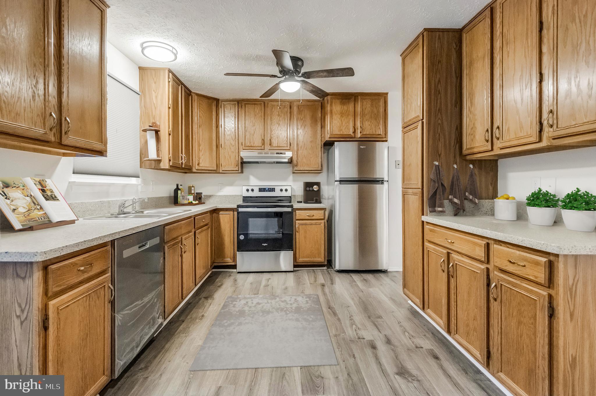 606 UNIVERSITY DRIVE