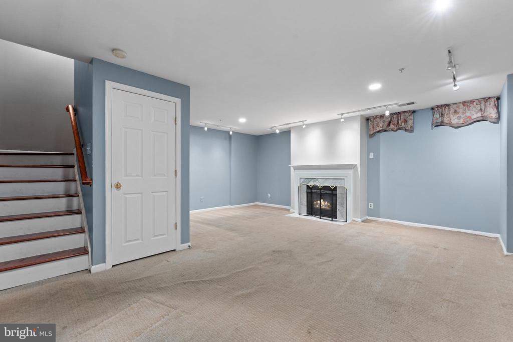 3336 FORDINGTON PLACE