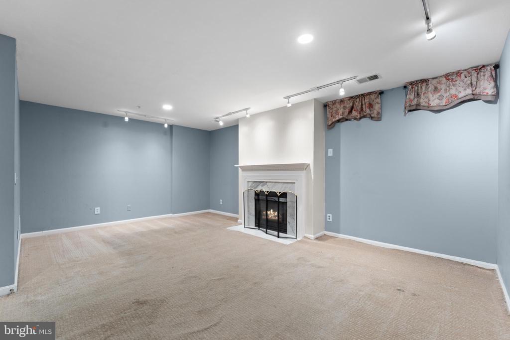 3336 FORDINGTON PLACE