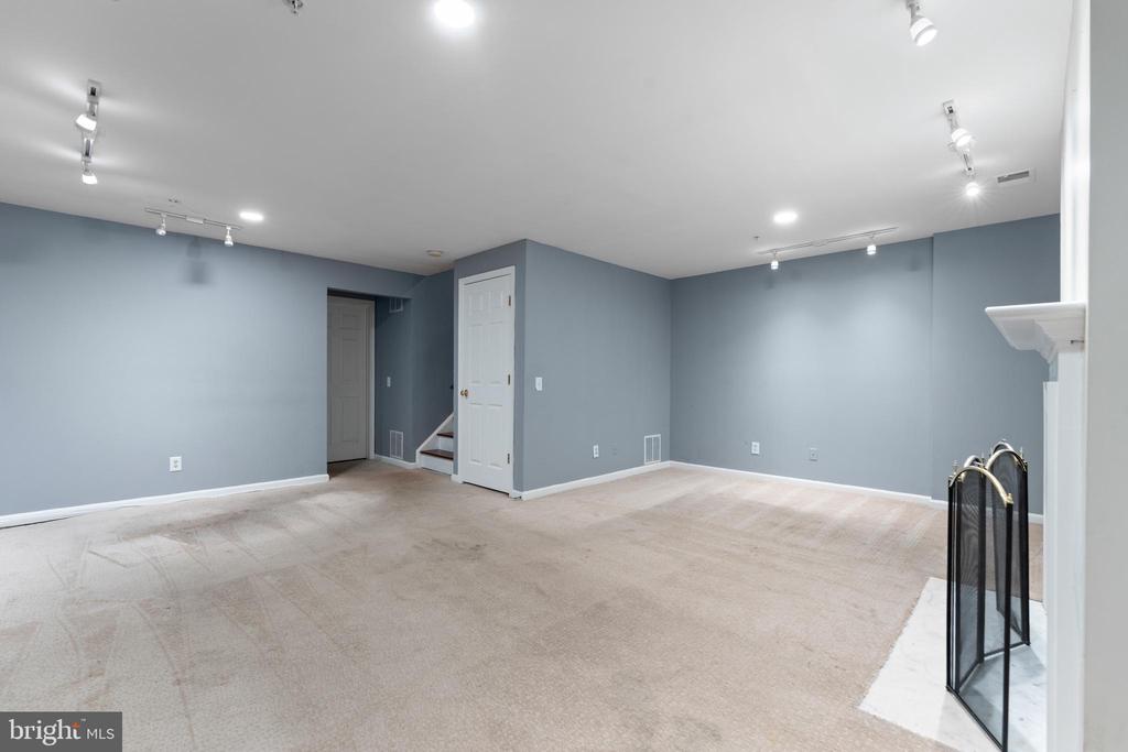 3336 FORDINGTON PLACE