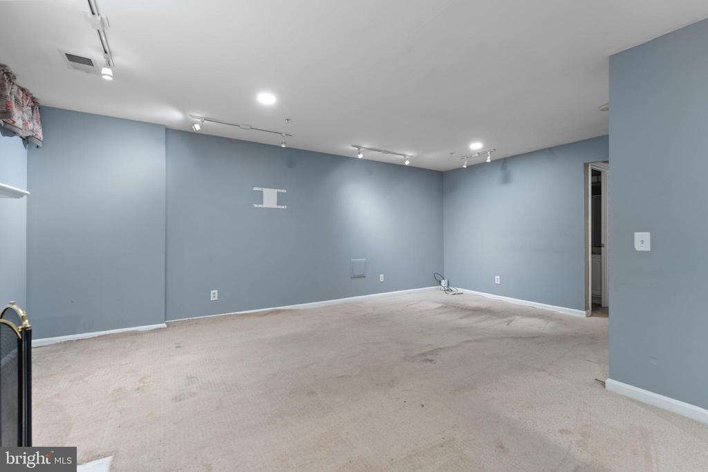 3336 FORDINGTON PLACE