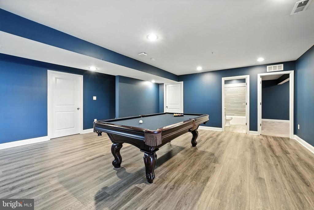 5528 OLD COLONY COURT