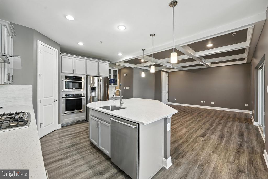 5528 OLD COLONY COURT