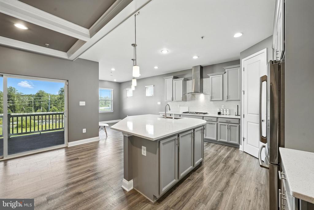 5528 OLD COLONY COURT