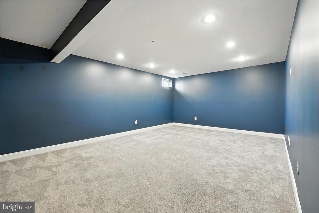 5528 OLD COLONY COURT