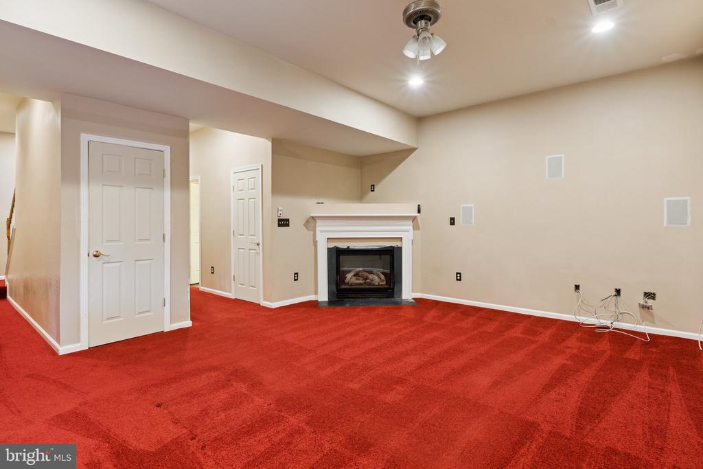 2086 DOWNSHIRE COURT