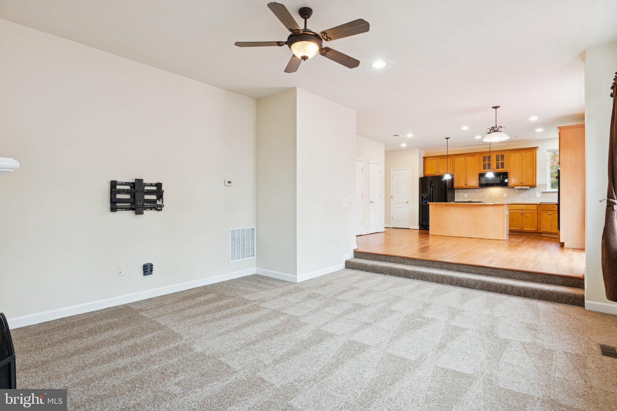 2086 DOWNSHIRE COURT