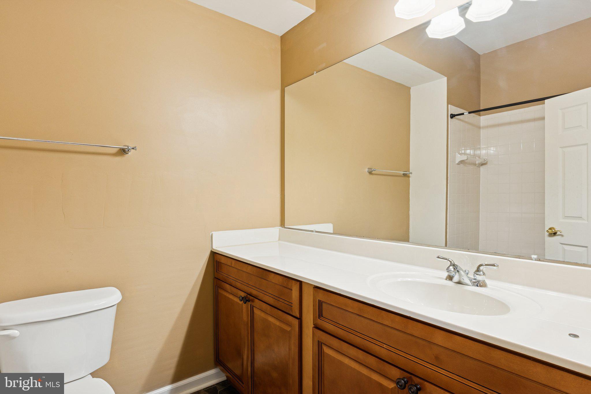 2086 DOWNSHIRE COURT