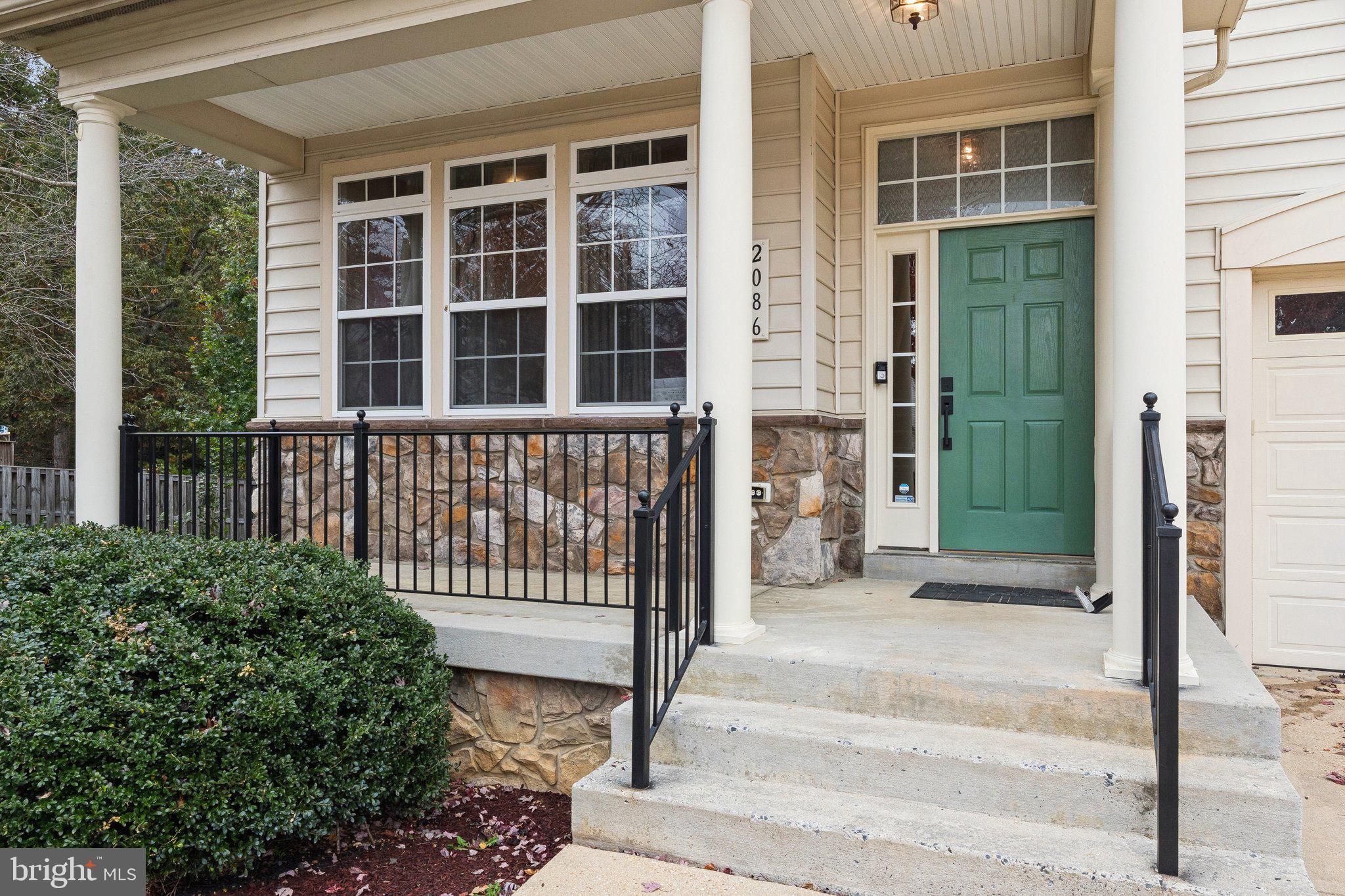 2086 DOWNSHIRE COURT