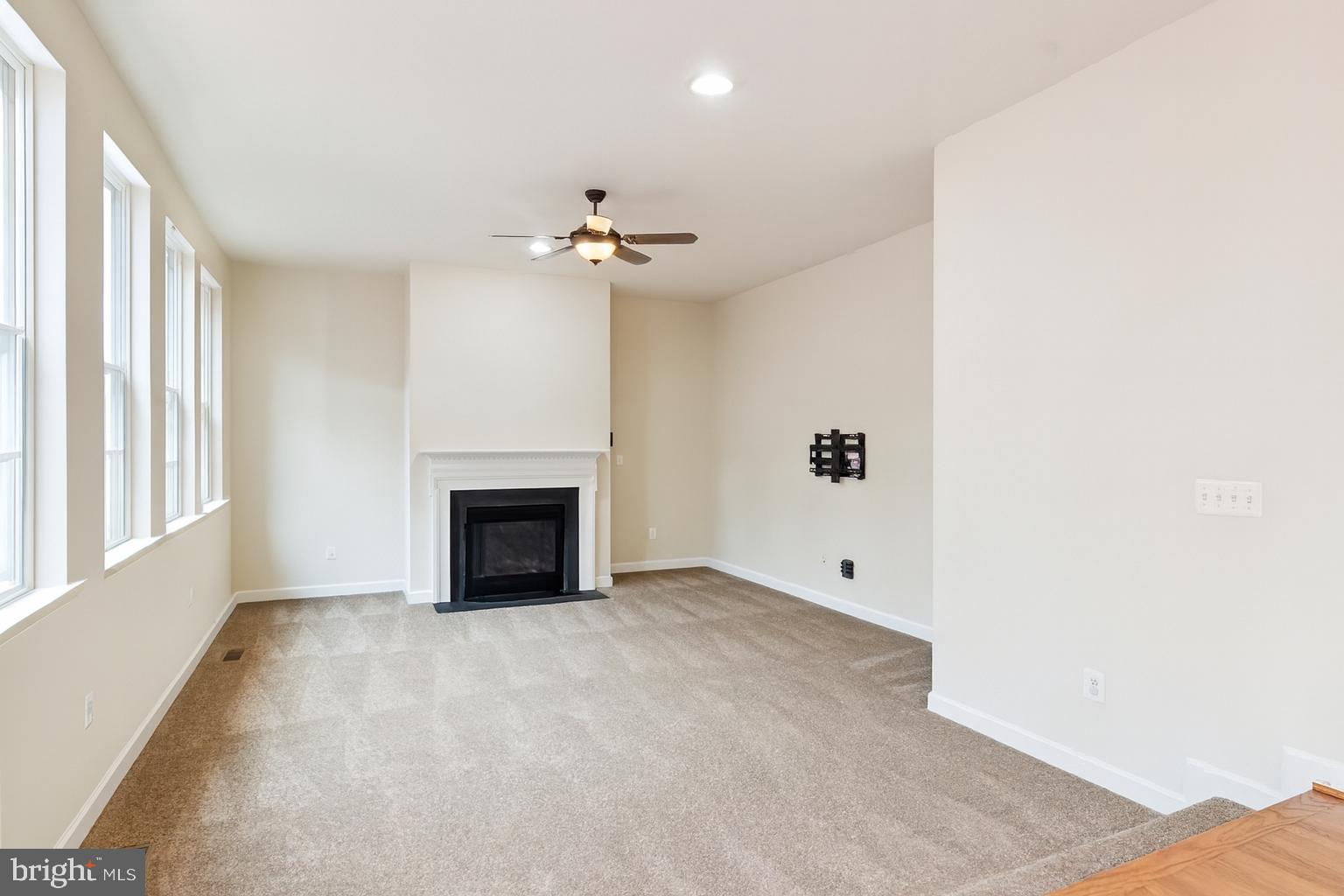 2086 DOWNSHIRE COURT