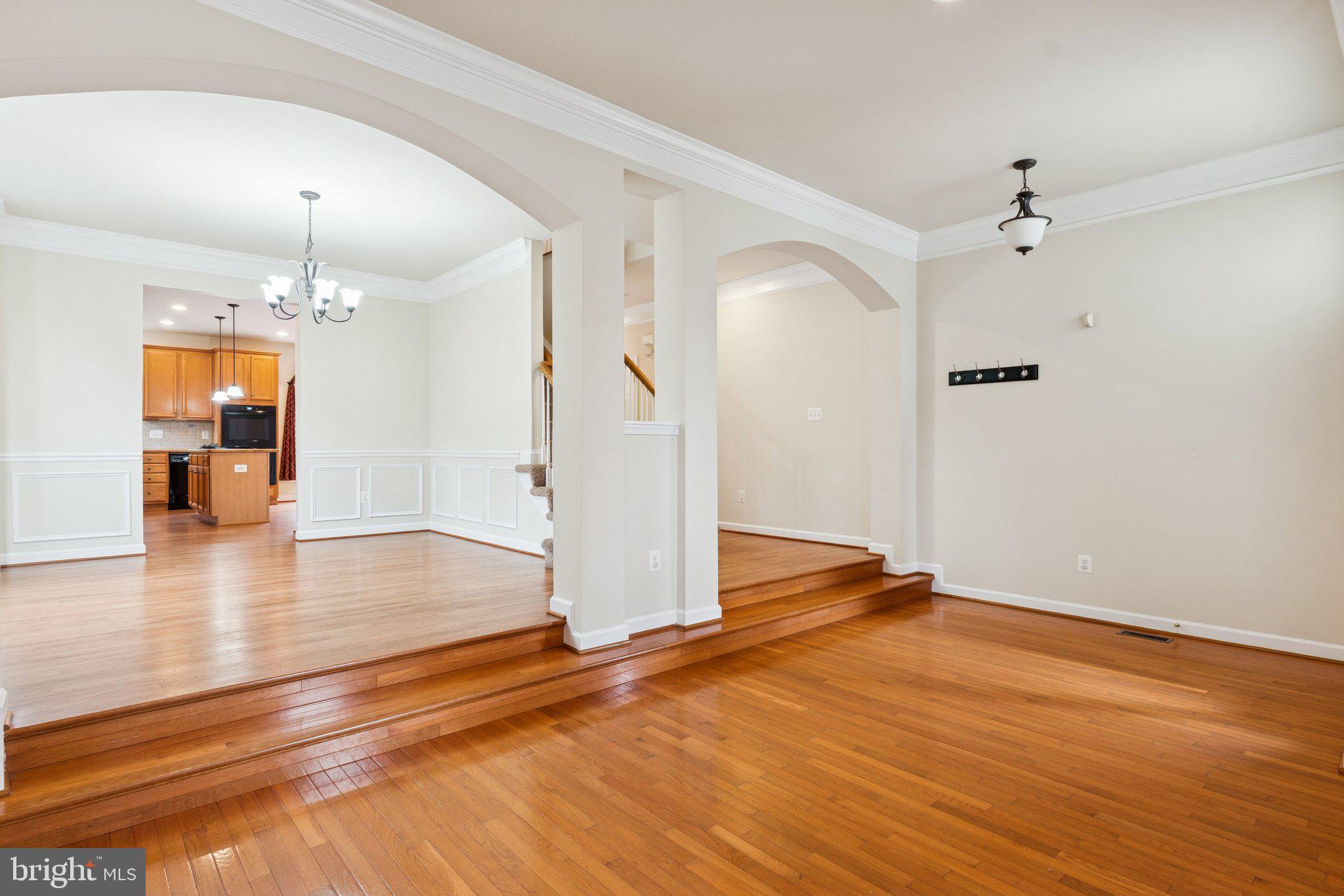 2086 DOWNSHIRE COURT