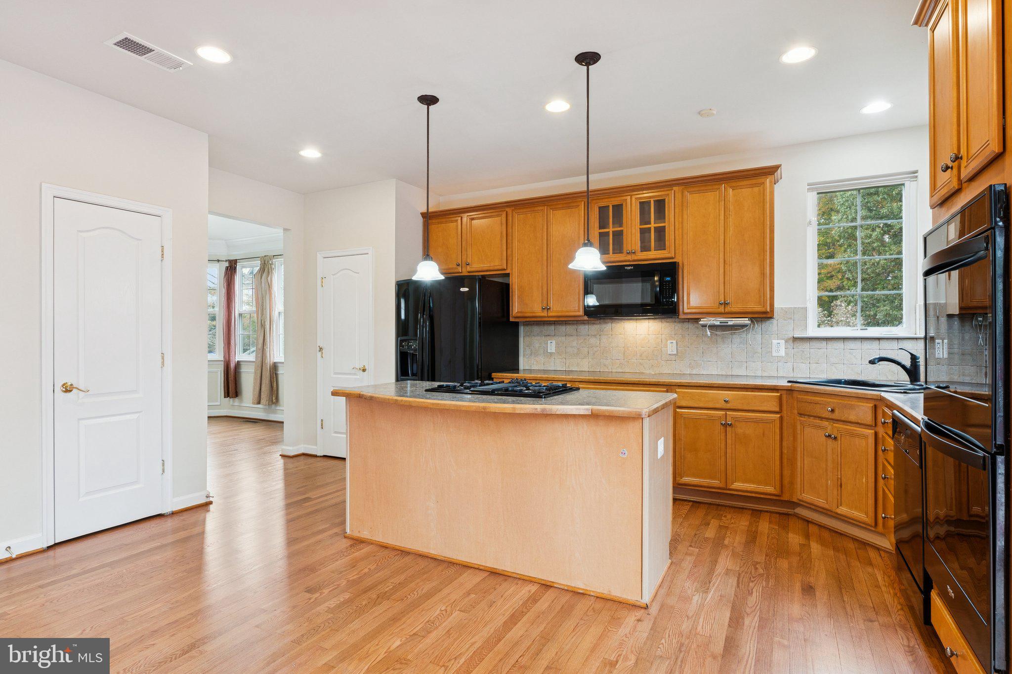 2086 DOWNSHIRE COURT