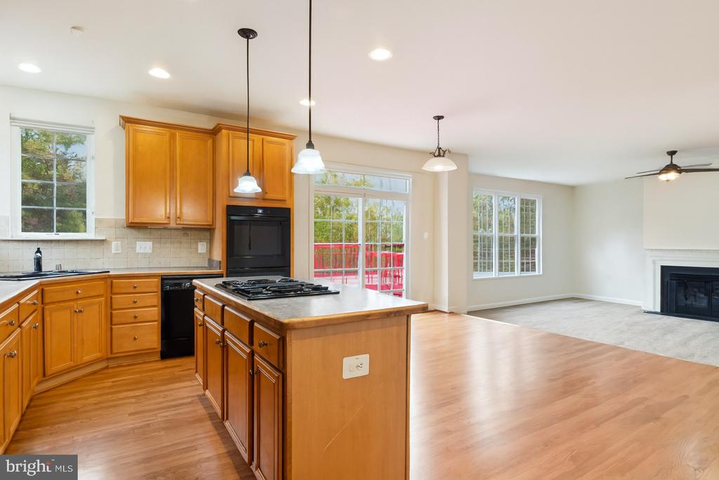 2086 DOWNSHIRE COURT