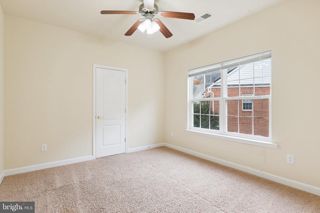 2086 DOWNSHIRE COURT