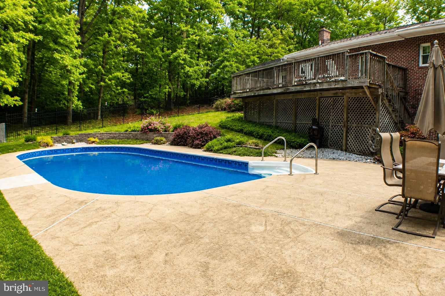 8809 DOVE DRIVE