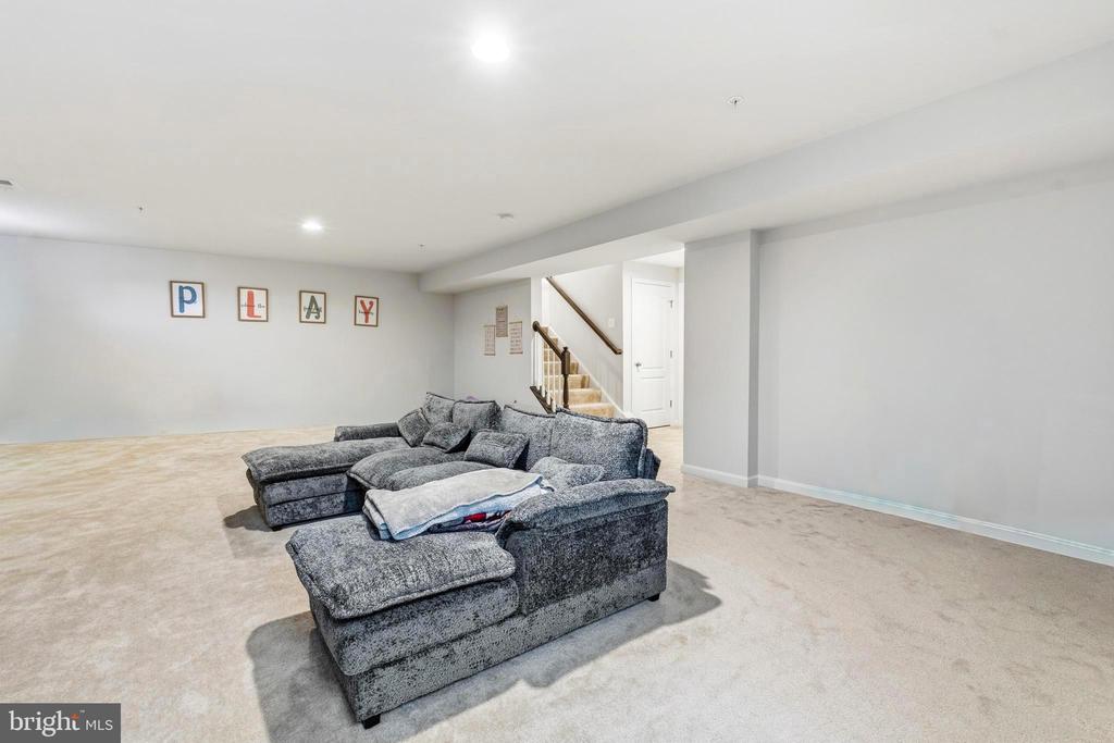 2413 BELDEN LANE