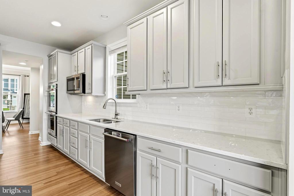 2413 BELDEN LANE