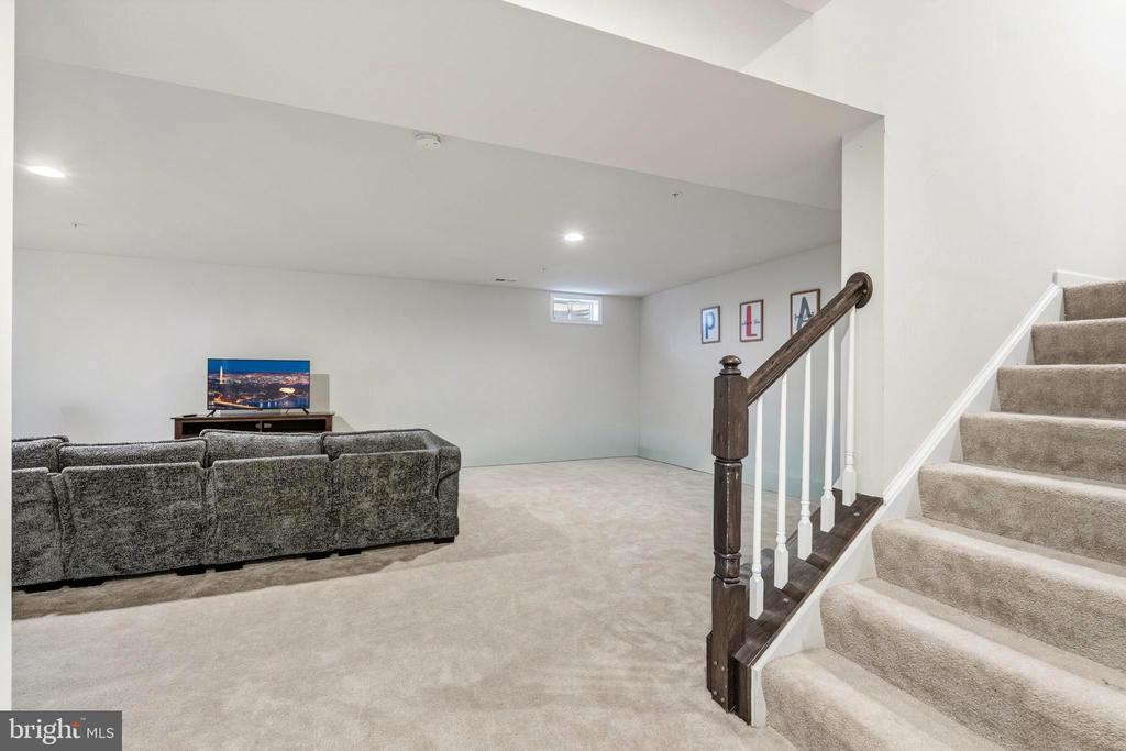 2413 BELDEN LANE