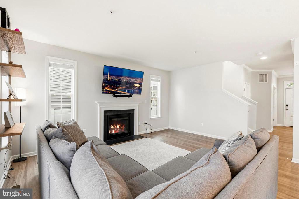 2413 BELDEN LANE