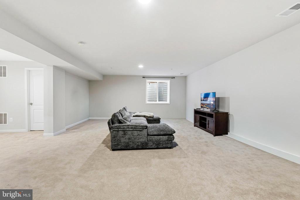2413 BELDEN LANE
