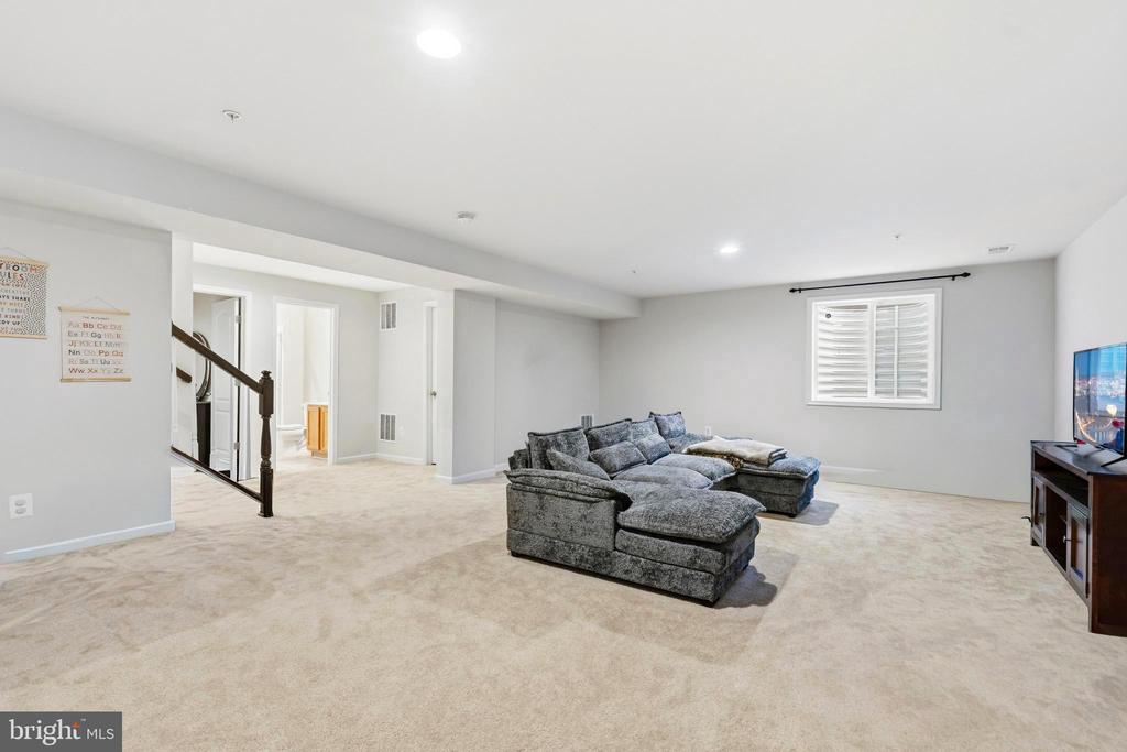 2413 BELDEN LANE