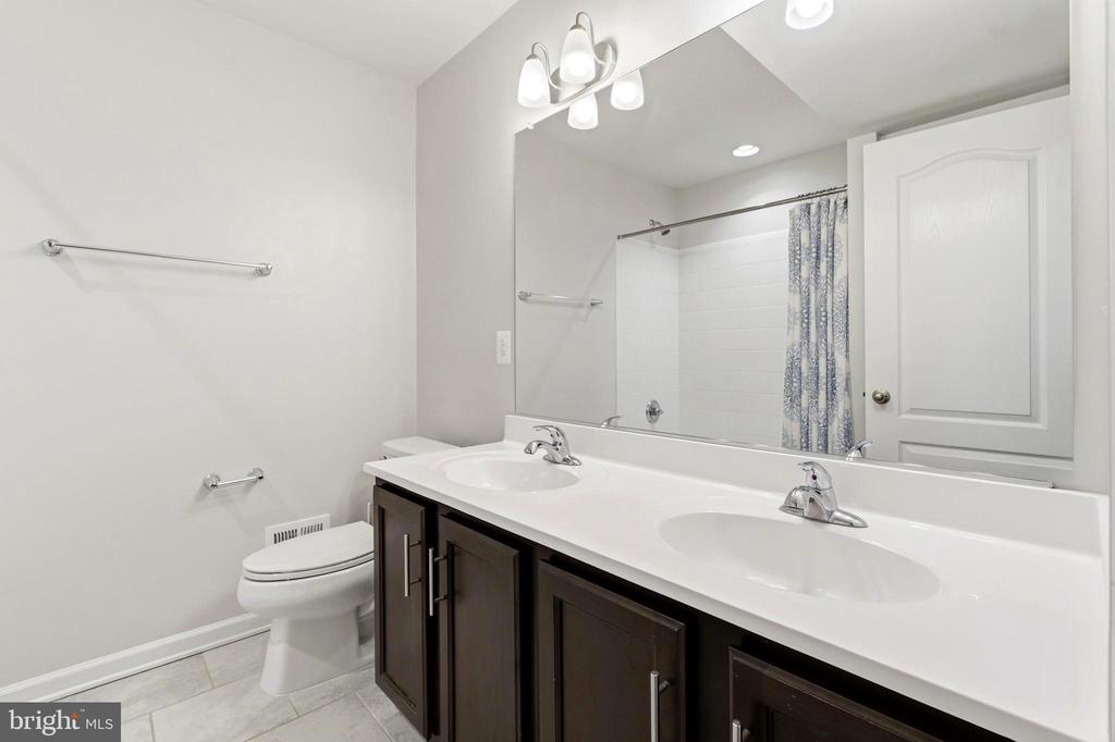 2413 BELDEN LANE