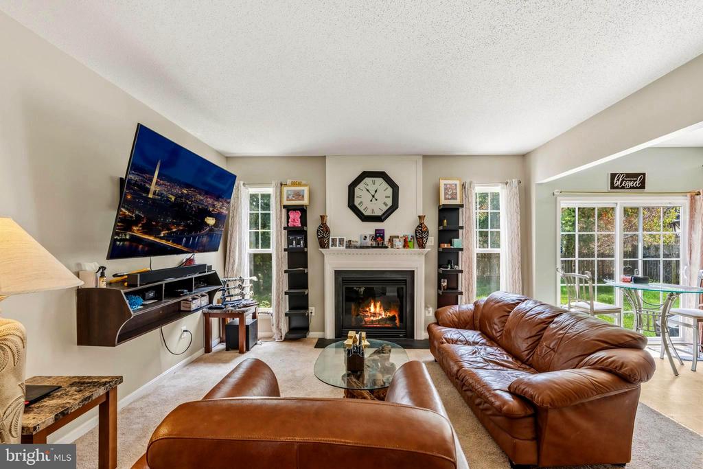 1004 GLEN OAK COURT