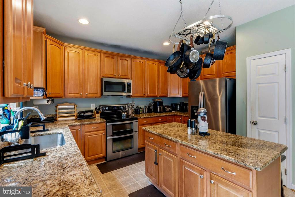 1004 GLEN OAK COURT