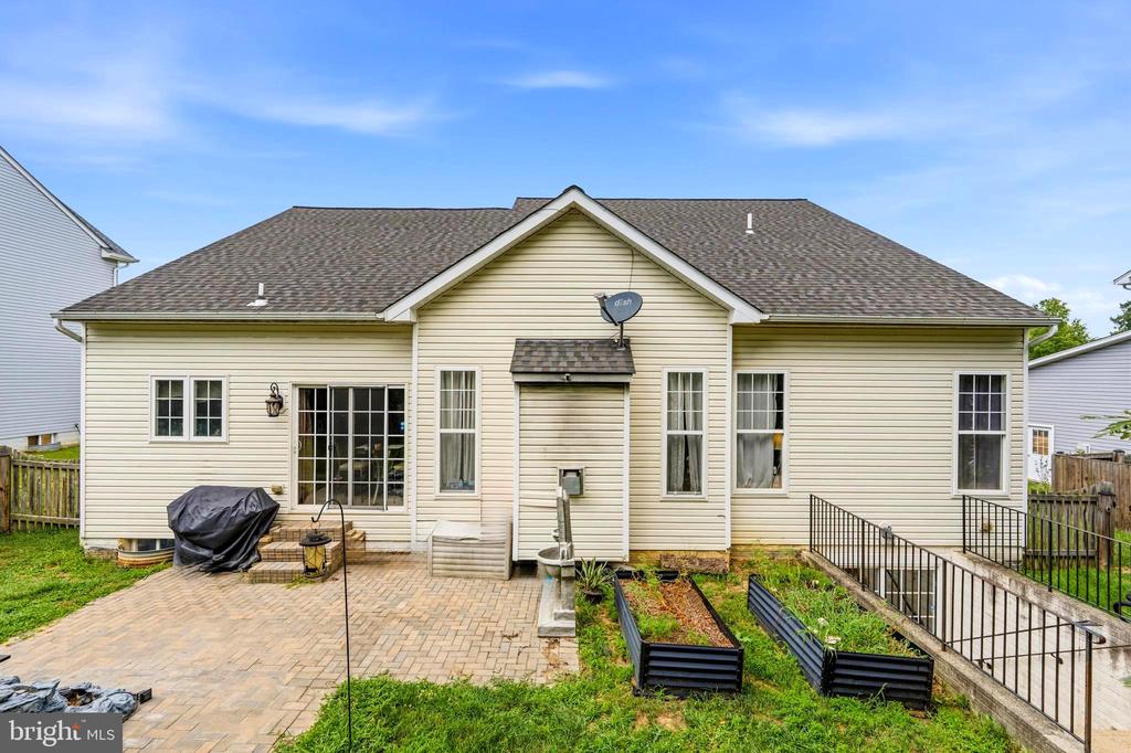 1004 GLEN OAK COURT