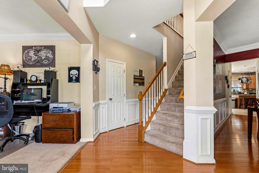 1004 GLEN OAK COURT