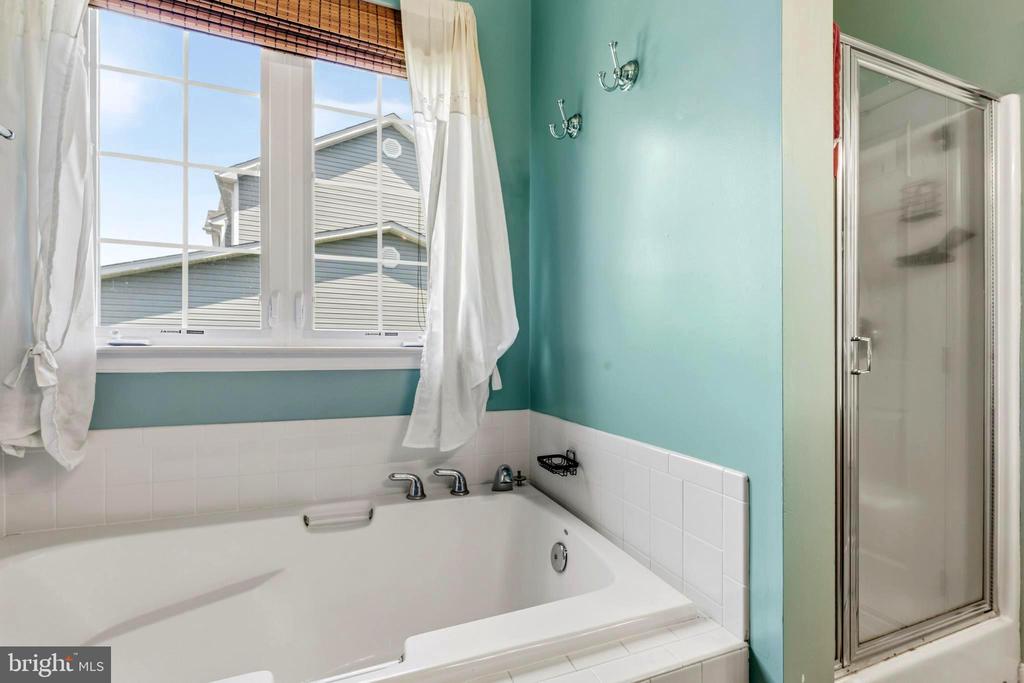 1004 GLEN OAK COURT
