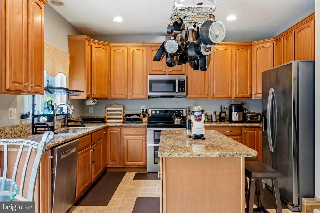 1004 GLEN OAK COURT