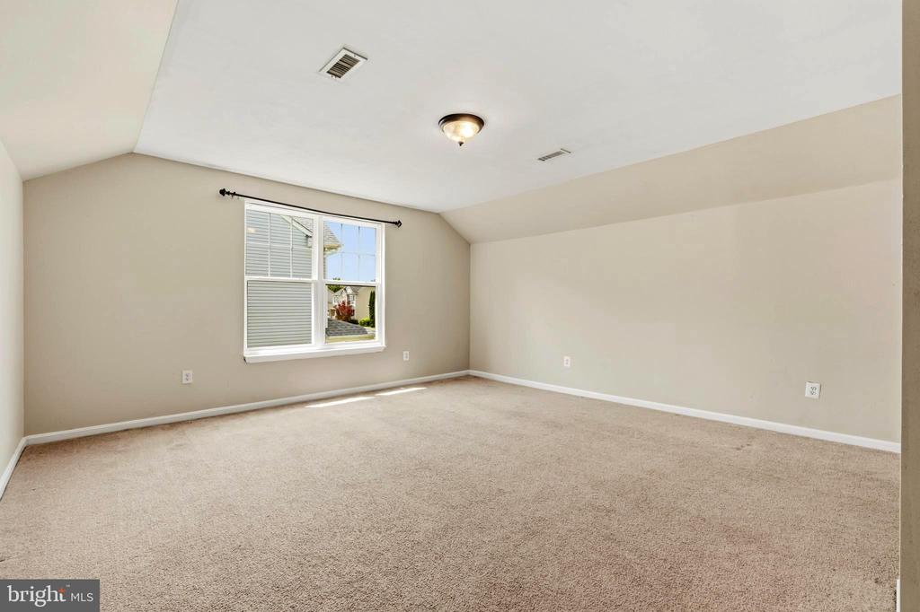 1004 GLEN OAK COURT