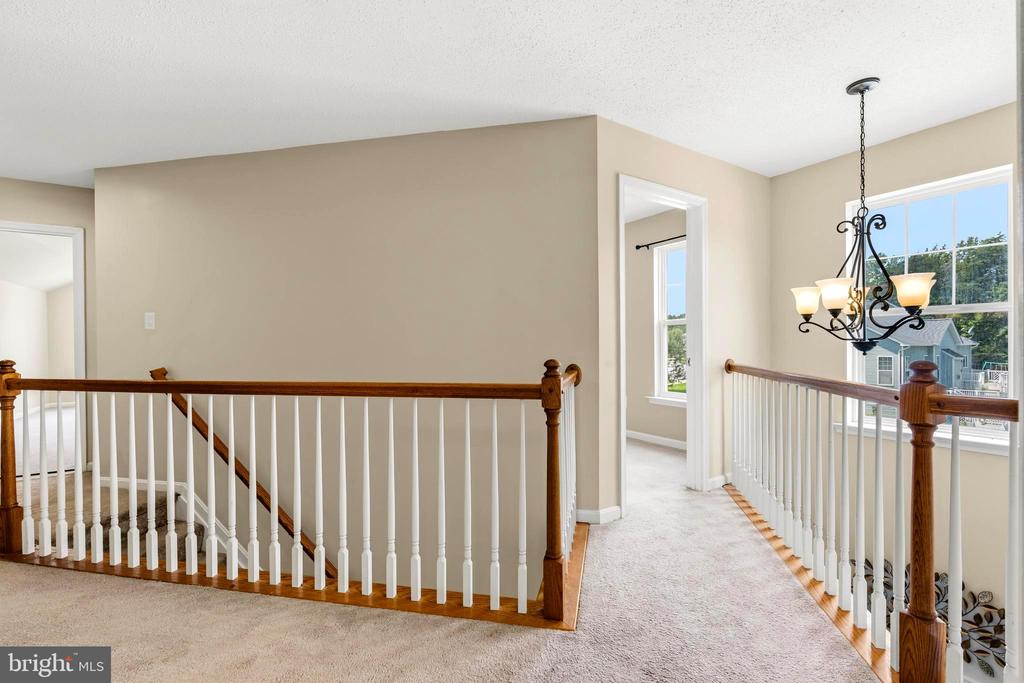 1004 GLEN OAK COURT