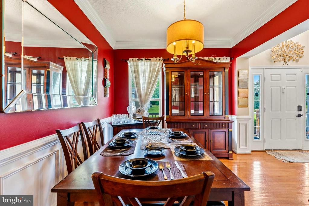 1004 GLEN OAK COURT