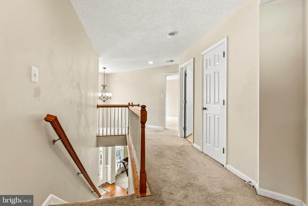 1004 GLEN OAK COURT