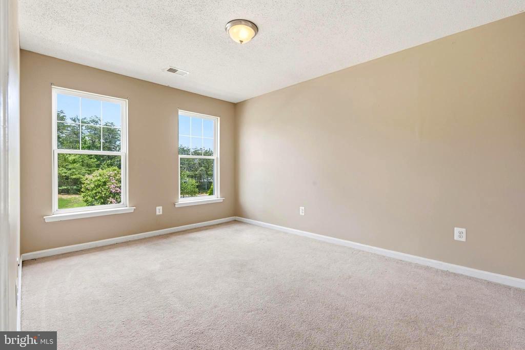 1004 GLEN OAK COURT