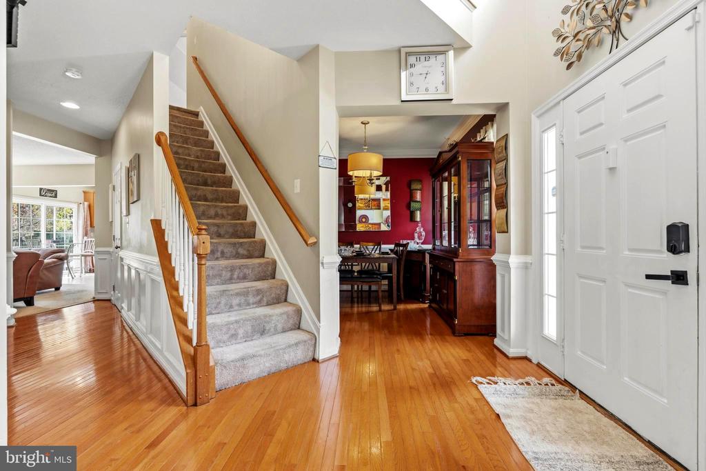1004 GLEN OAK COURT