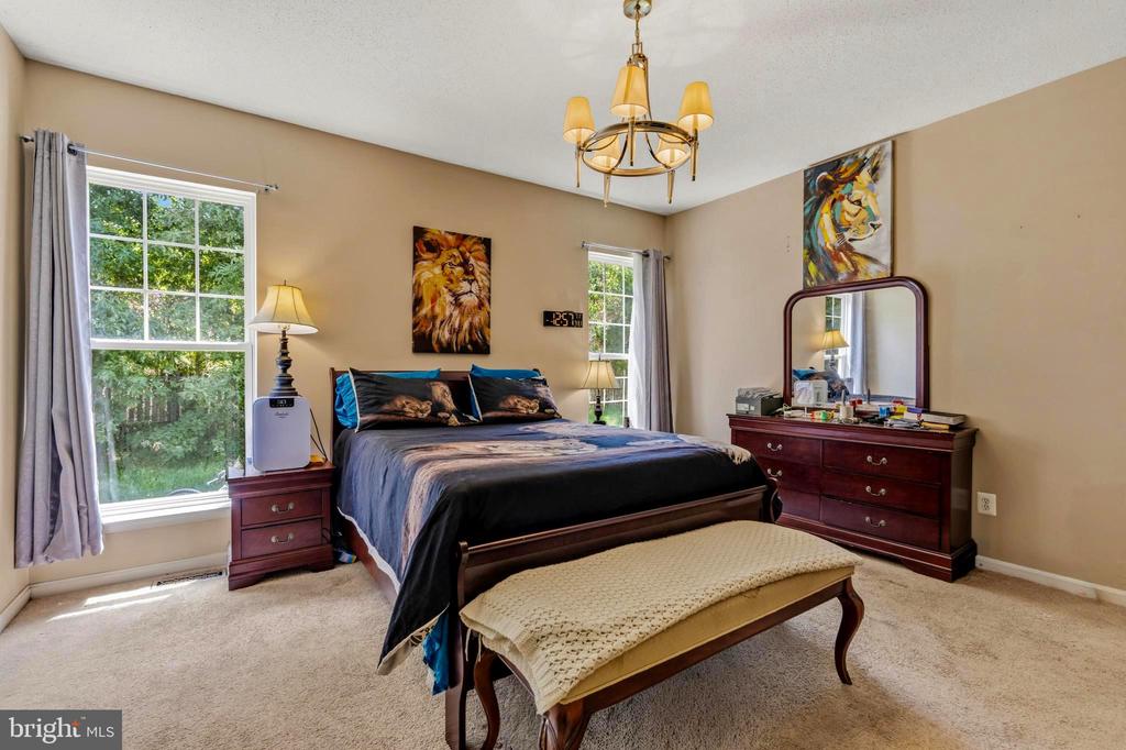 1004 GLEN OAK COURT