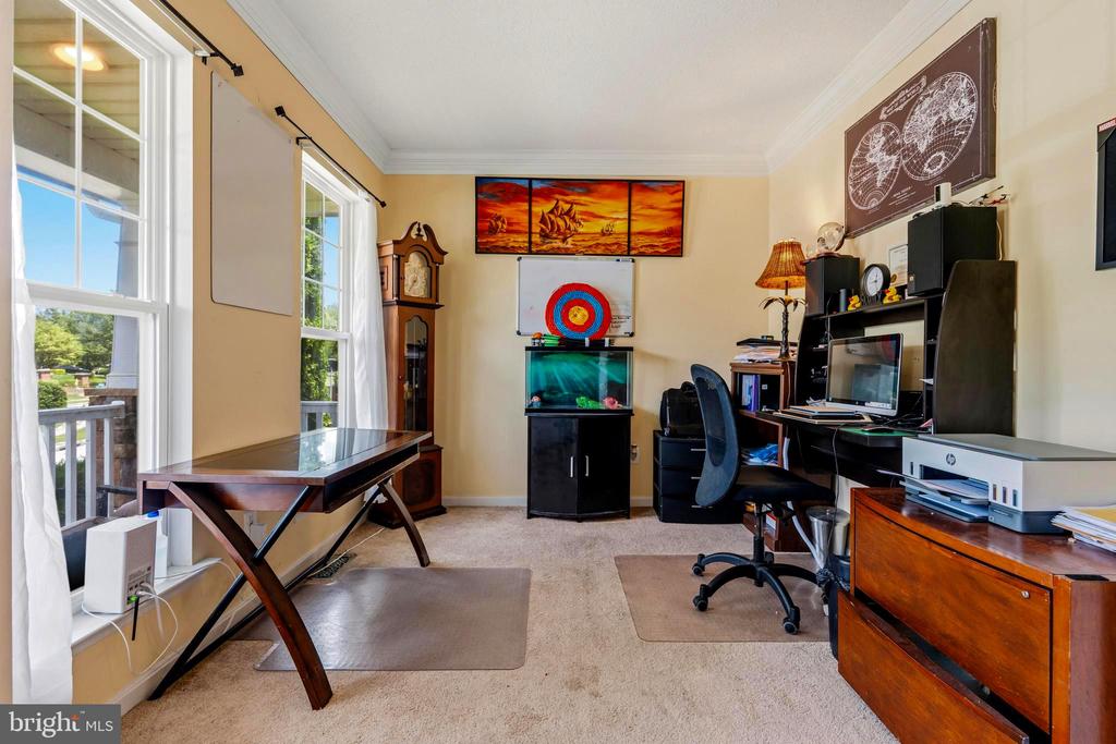 1004 GLEN OAK COURT