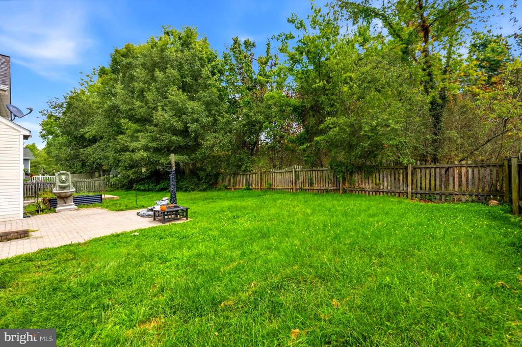 1004 GLEN OAK COURT