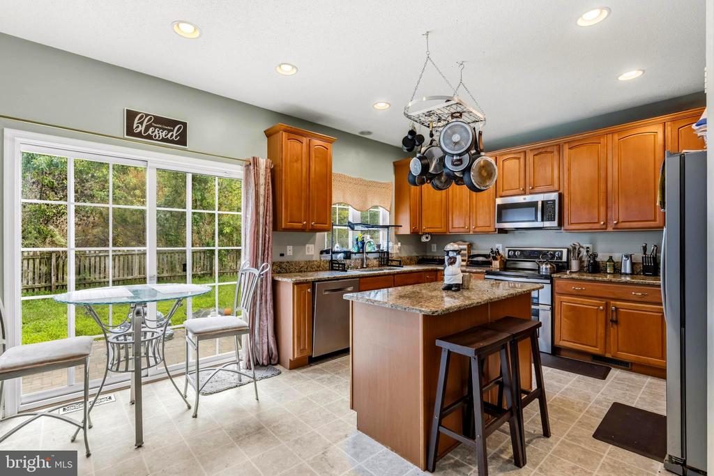 1004 GLEN OAK COURT