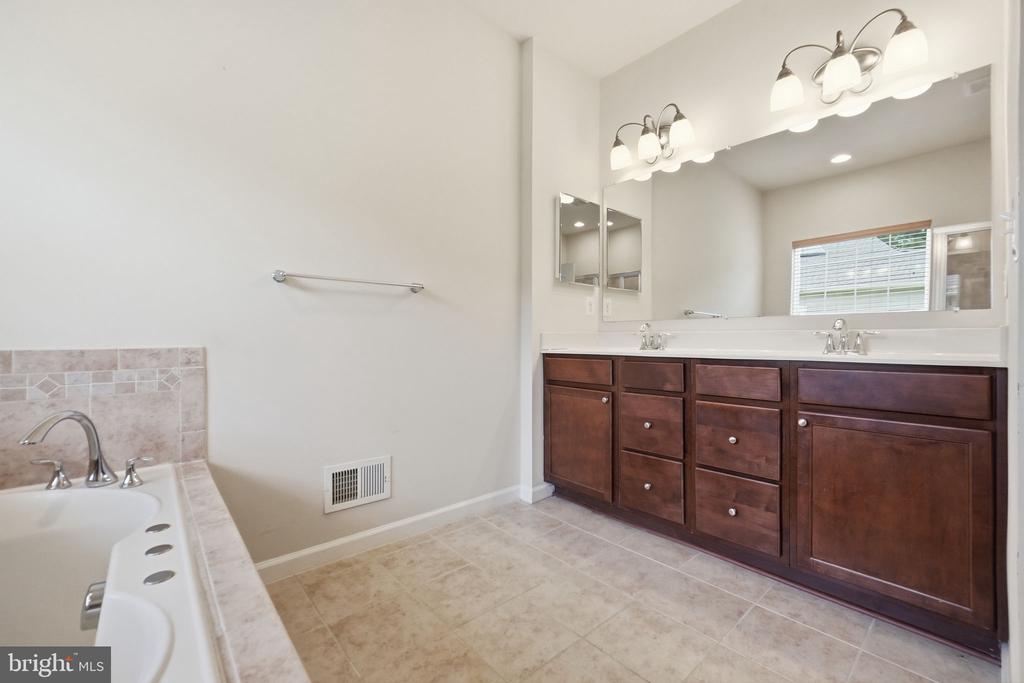 4873 PEPPERWOOD COURT