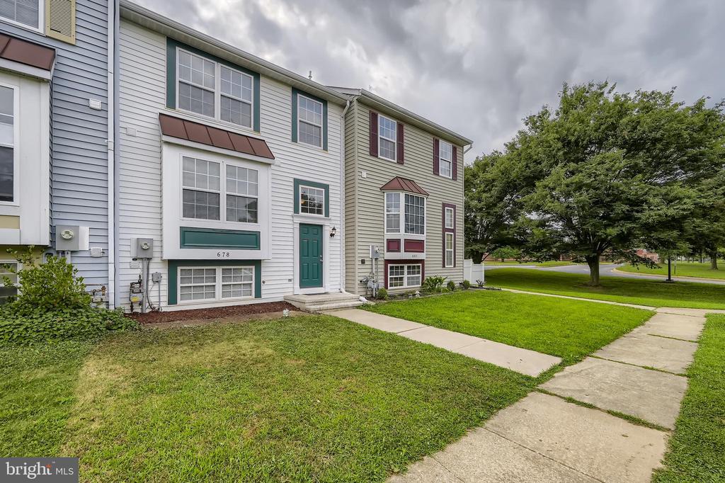 678 BOXWOOD DRIVE